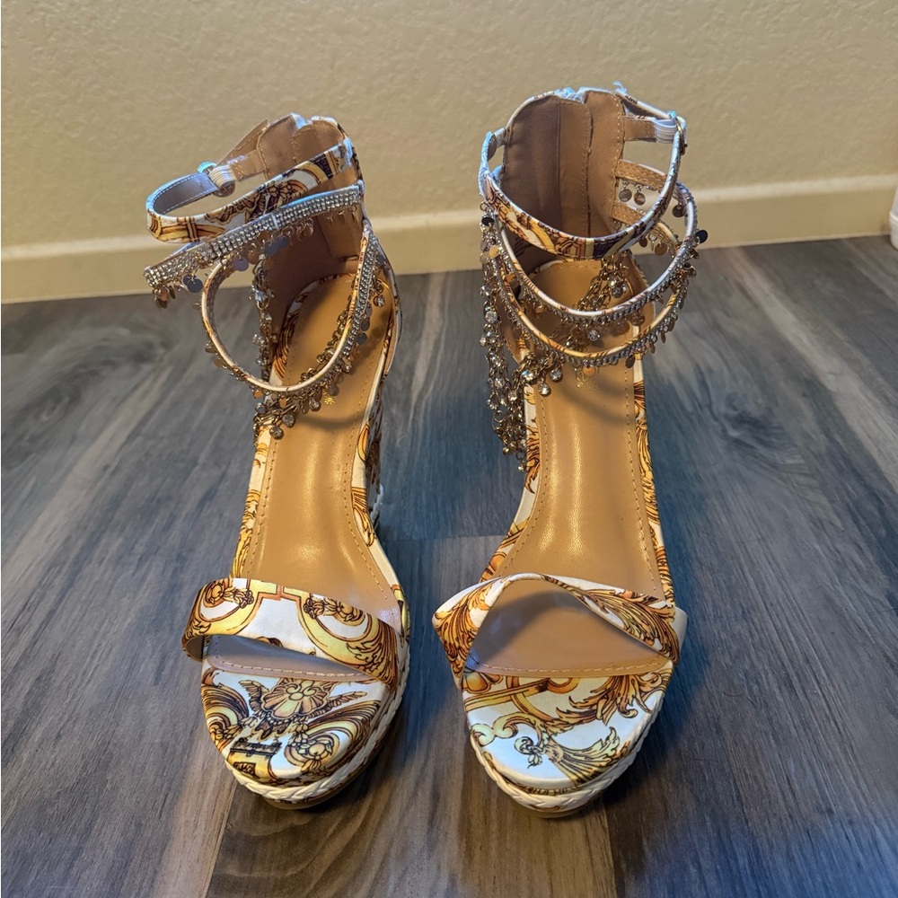 Elegant Women's Gold Heels